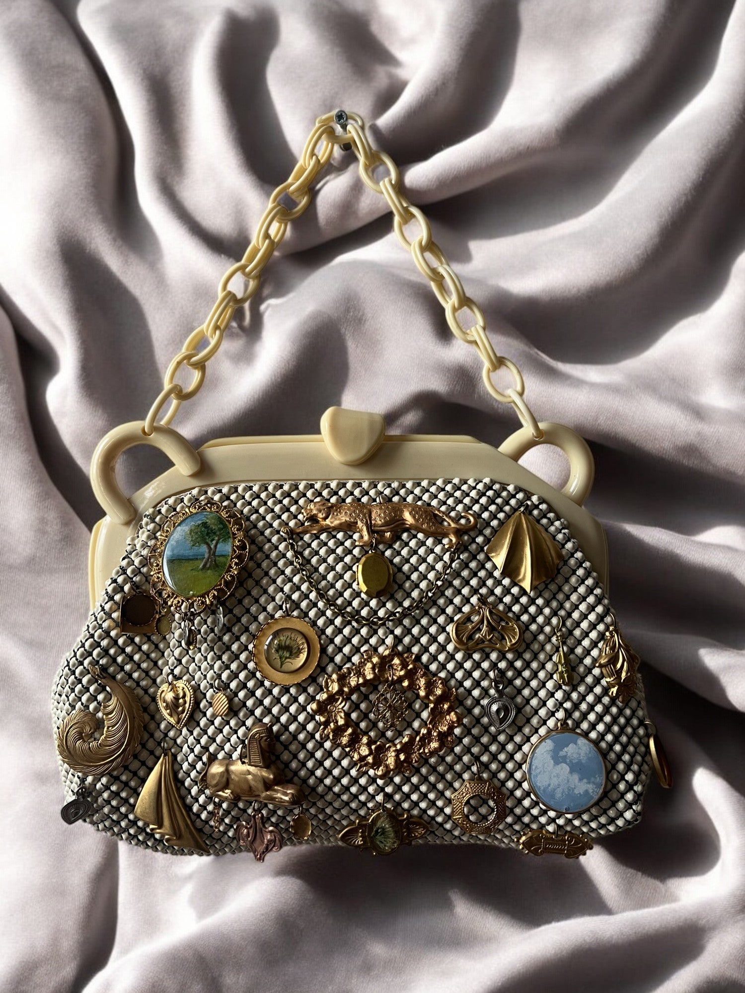 1940s Bakelite & Mesh ‘Gathered Charm’ Bag