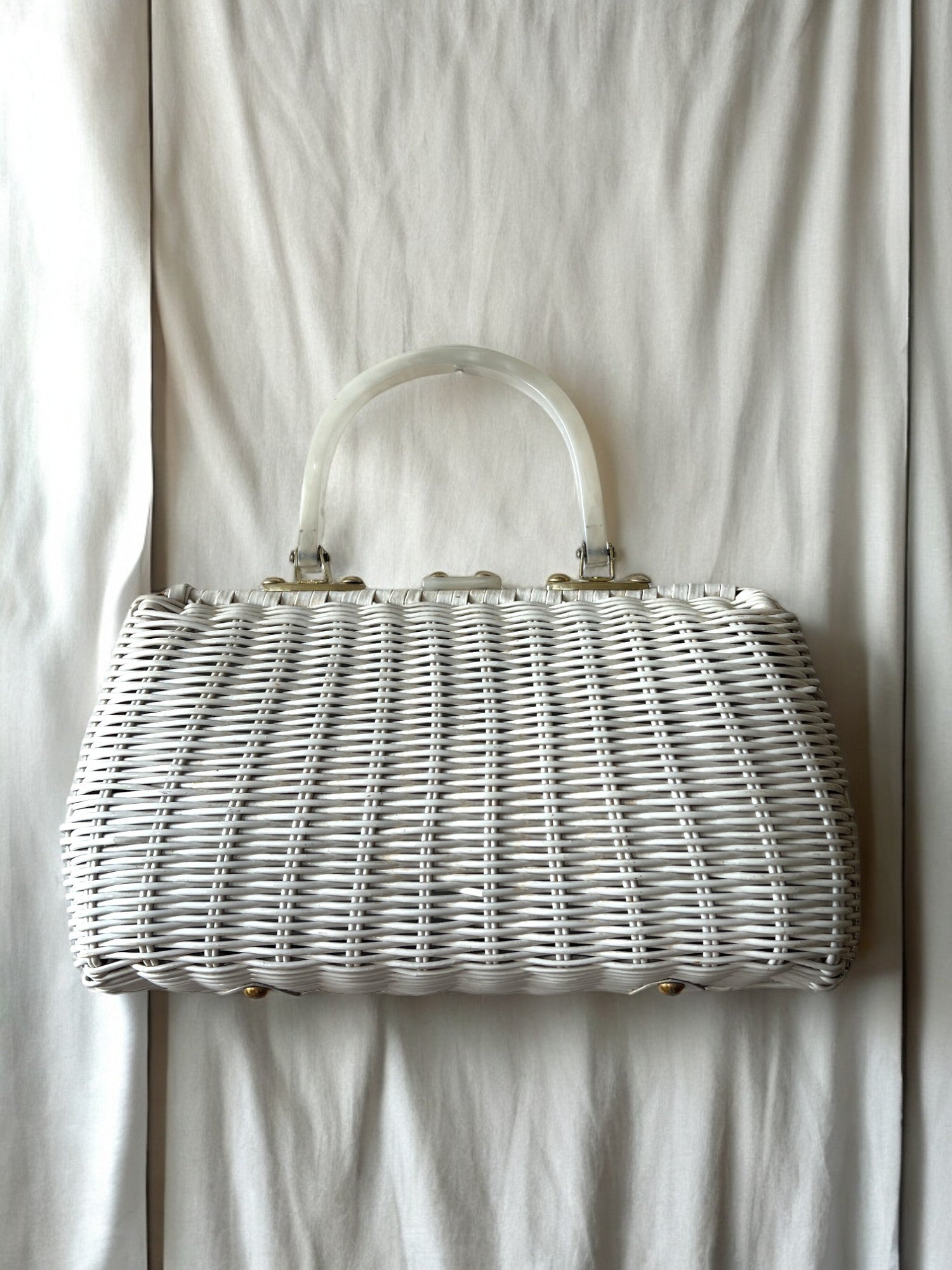 1960s White Wicker 'Gathered Charm' Bag – sirrah archive
